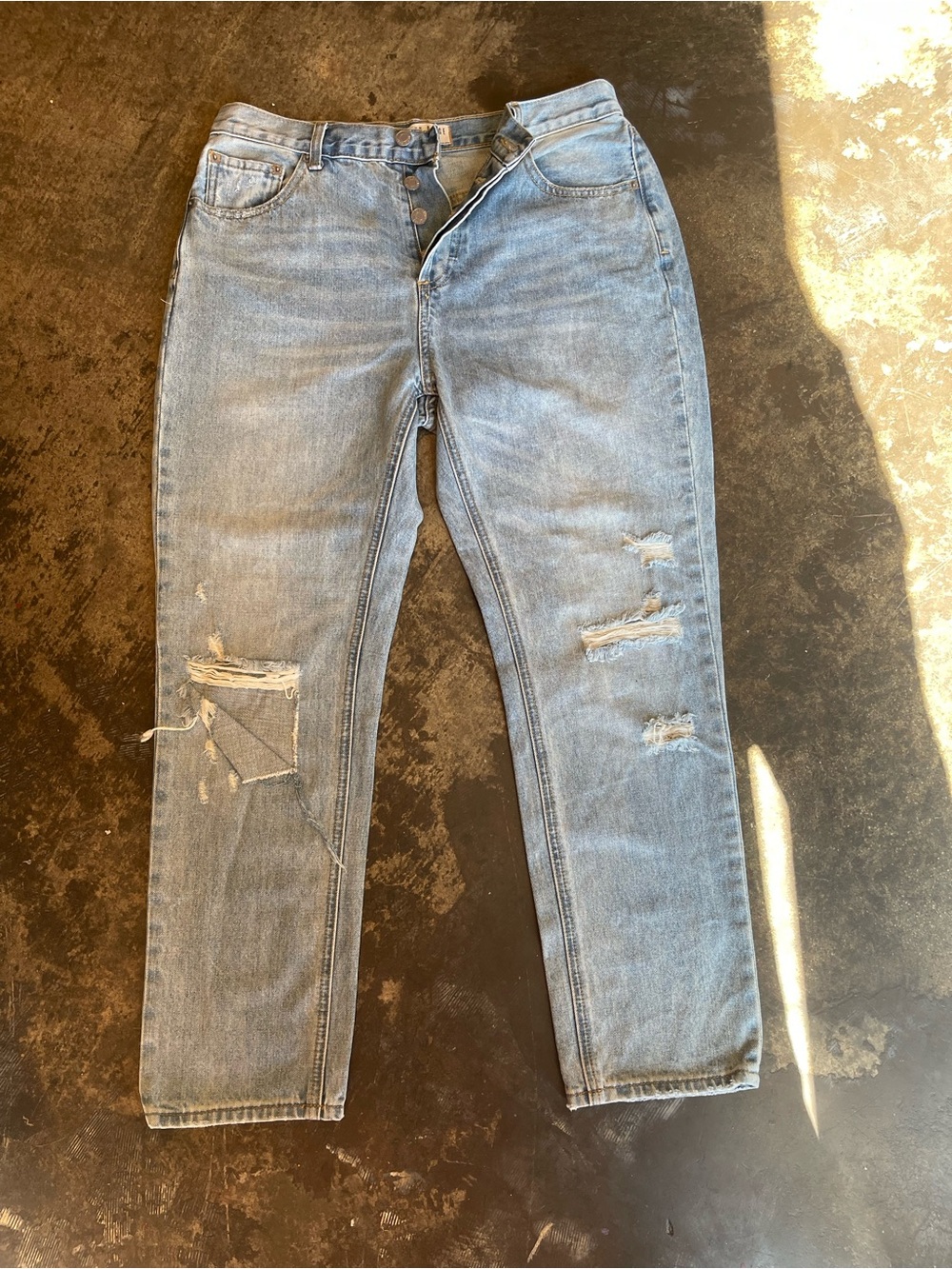 Blank Paige
Distressed jeans